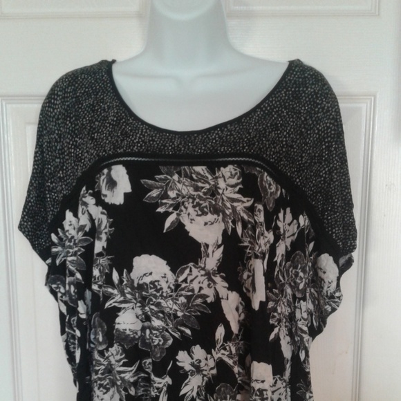 H&M Tops - Womens Blouse/Top